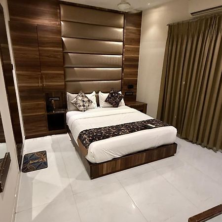 M E R I T O N Hotel T-2 Mumbai Exteriör bild
