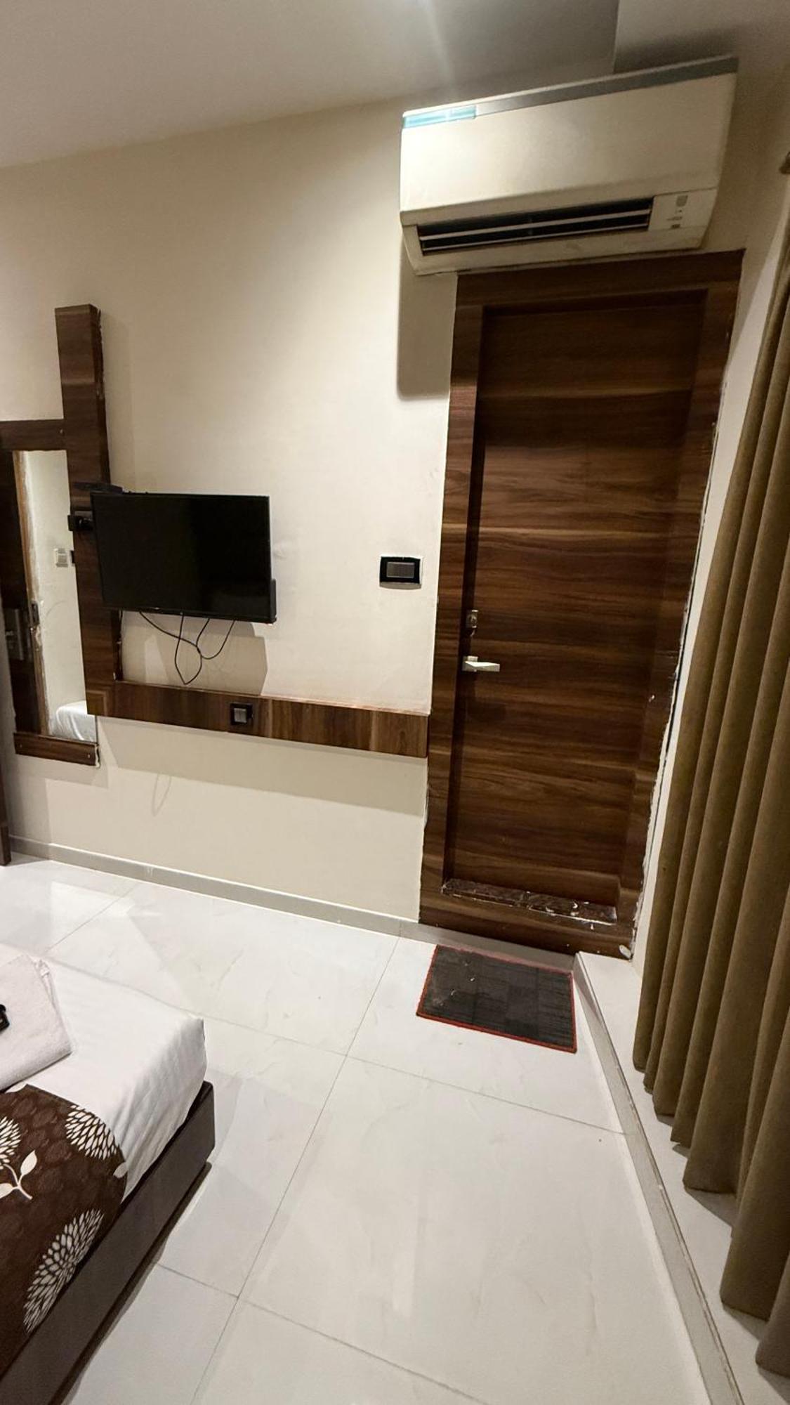 M E R I T O N Hotel T-2 Mumbai Exteriör bild
