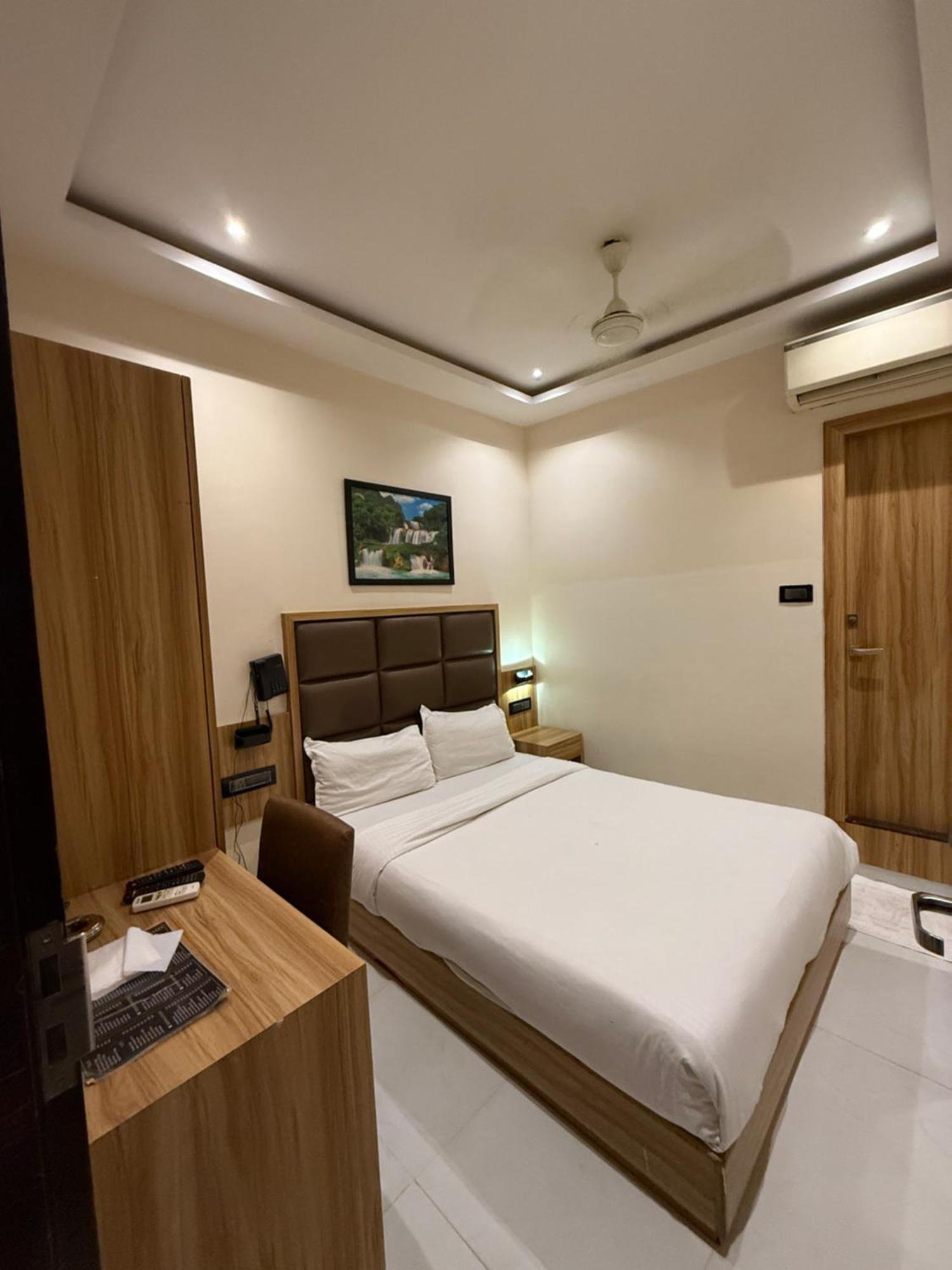 M E R I T O N Hotel T-2 Mumbai Exteriör bild