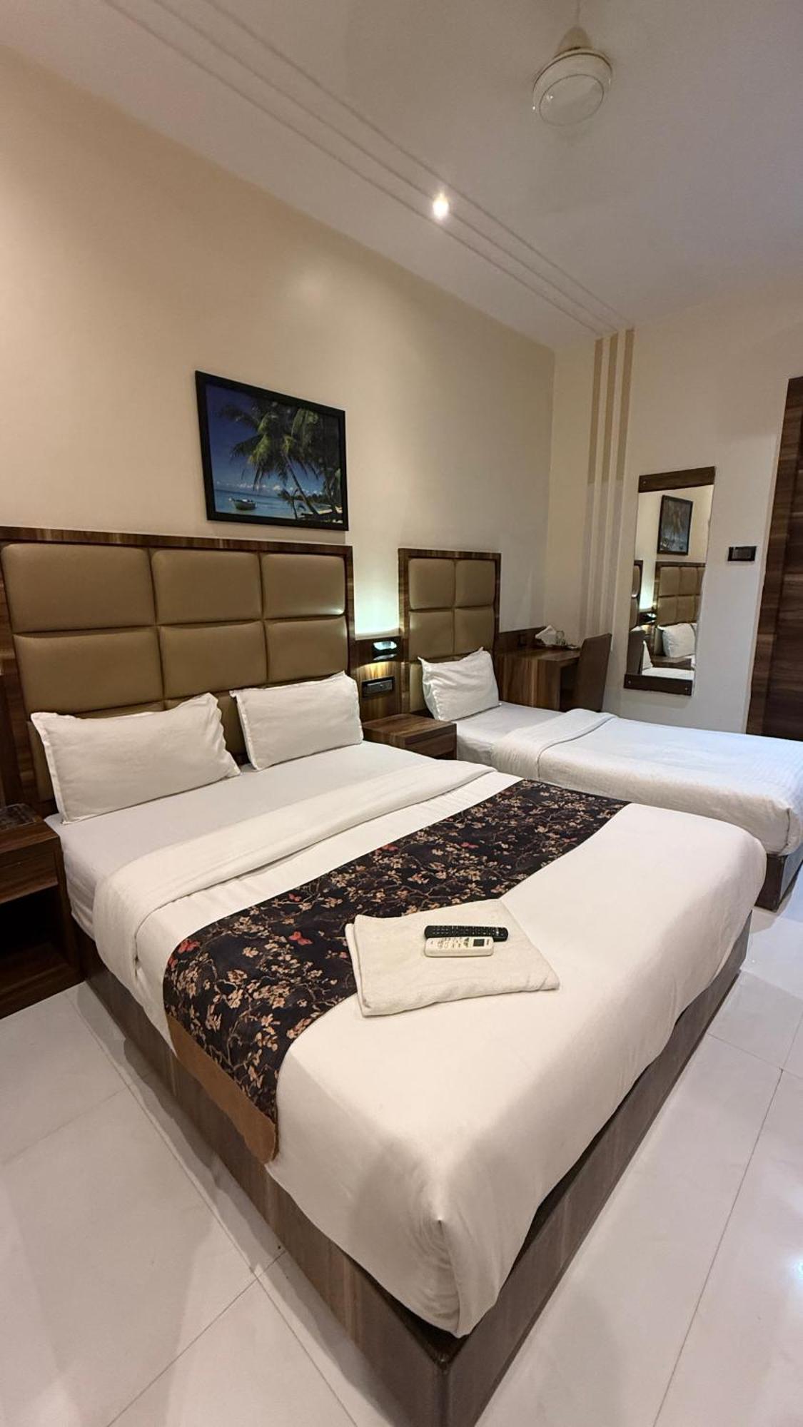 M E R I T O N Hotel T-2 Mumbai Exteriör bild