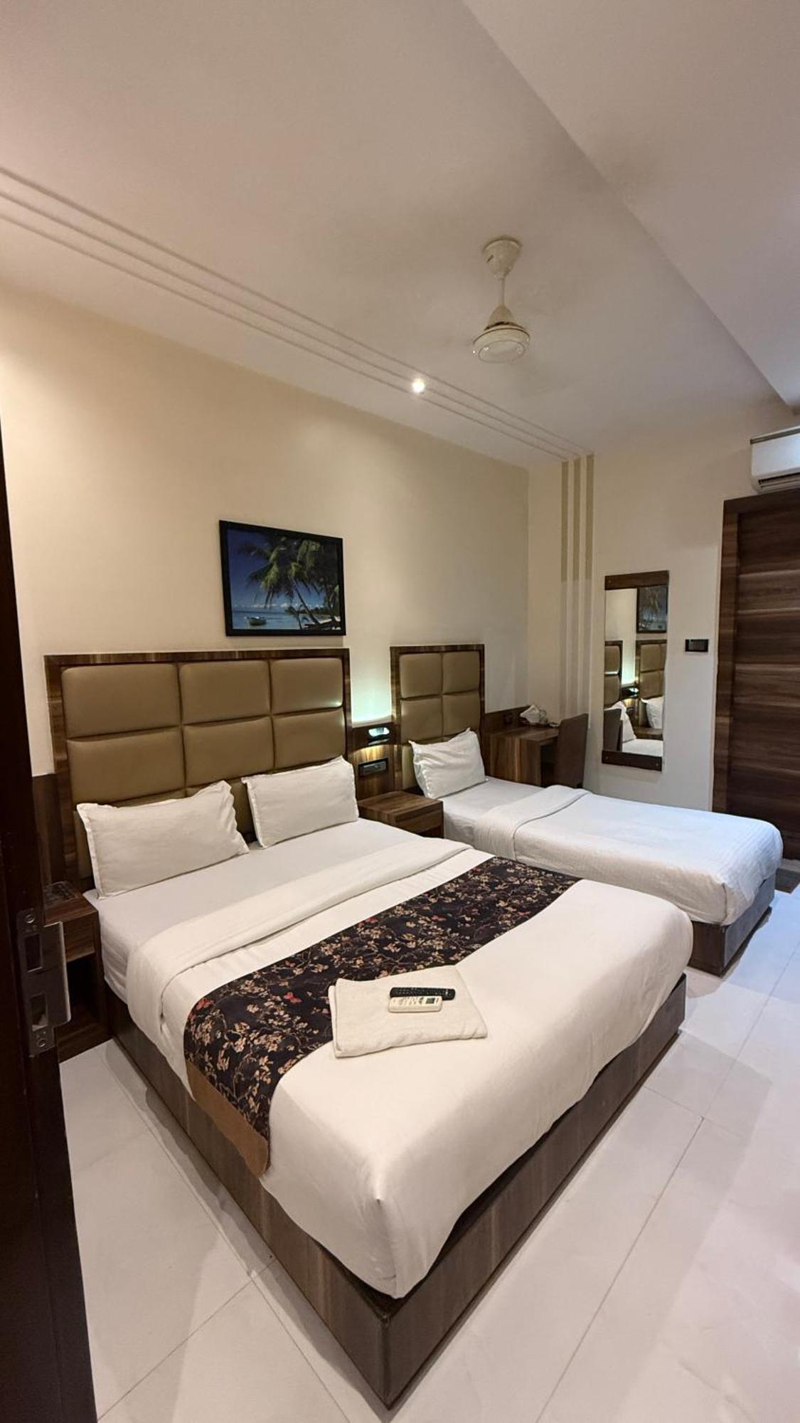 M E R I T O N Hotel T-2 Mumbai Exteriör bild