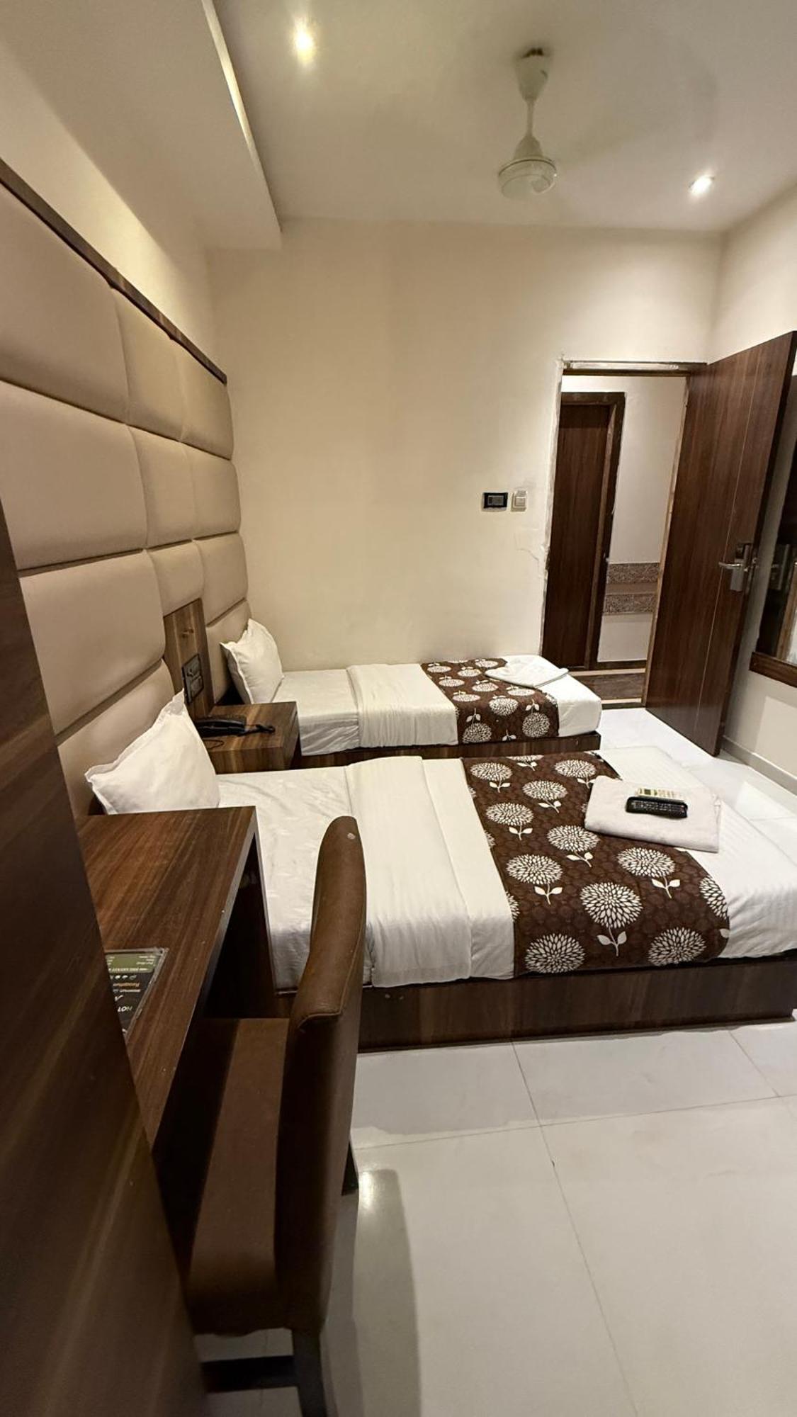 M E R I T O N Hotel T-2 Mumbai Exteriör bild